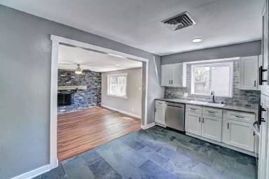 Main picture of 2118 N 22nd St