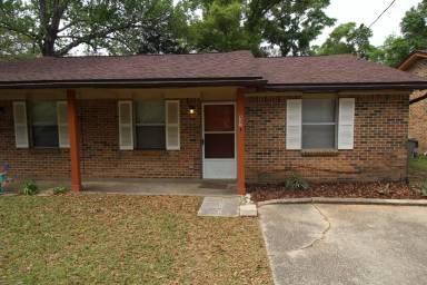 Main picture of 907 N 77th Ave