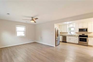 Main picture of 708 E Little Back River Rd