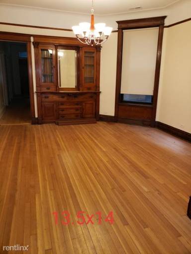 Main picture of 912 W Newport Ave