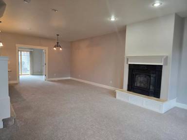 Main picture of 687 W Jefferson Ave