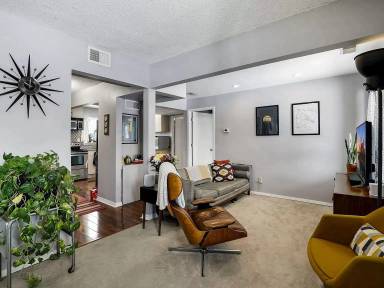 Main picture of 1009 Lowry Ave NE