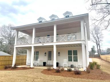 Main picture of 1 Ross Cir
