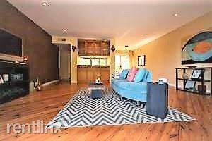Main picture of 2121 Laguna St