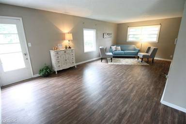 Main picture of 906 N Country Acres Ave