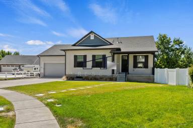 Main picture of 378 W Clark Cir