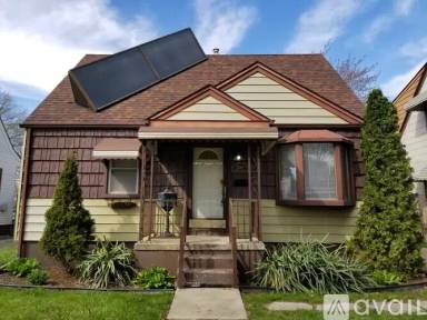 Main picture of 2156 Thomas St