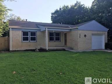 Main picture of 405 E Spencer Dr