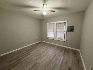 Main picture of 227 E Peach Ave