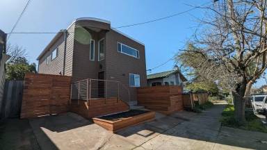 Main picture of 1428 Delaware St