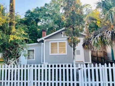 Main picture of 846 Baker Ave