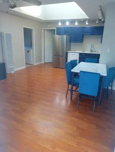 Main picture of 200 Illinois St