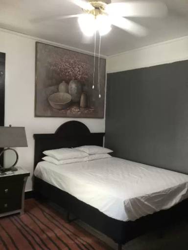 Main picture of 1046 N San Joaquin St