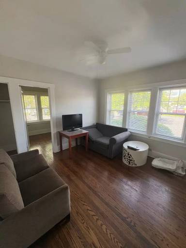 Main picture of 345 Alexander St