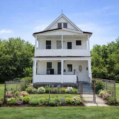 Main picture of 6812 Whitney Ave