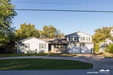 Main picture of 1233 N Lewis Ave