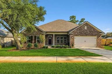 Main picture of 900 Tadpole Ave