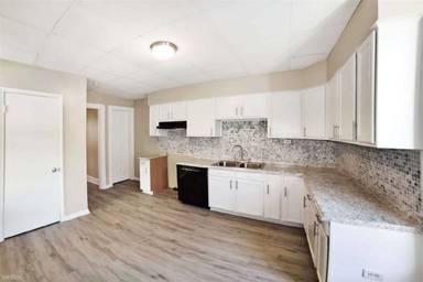 Main picture of 1302 W Poplar St