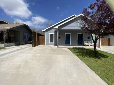 Main picture of 1210 Lowe St