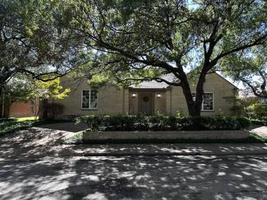 Main picture of 7022 Deloache Ave