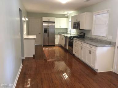 Main picture of 215 Cardinal Dr
