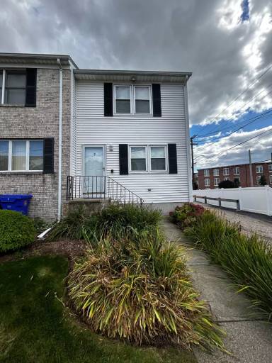 Main picture of 2 Sunflower Cir