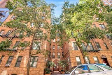 Main picture of 226 E 70th St