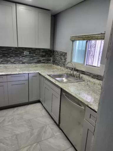 Main picture of 643 N Peach St