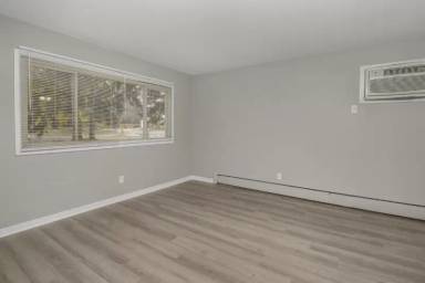 Main picture of 6061 2nd St NE