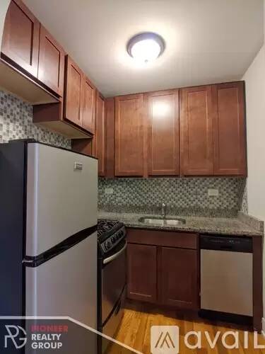 Main picture of 550 W Arlington Pl Apartments