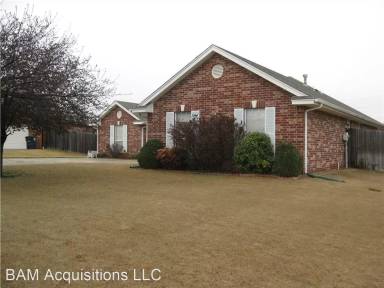 Main picture of 1304 Camelot Ct