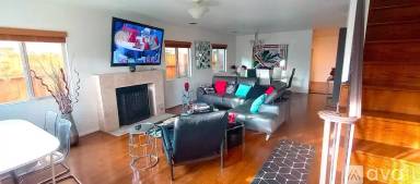 Main picture of 6111 1/2 Alcott St