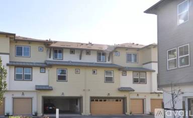 Main picture of 2067 Vincenzo Walkway