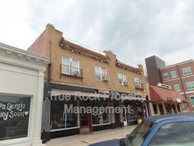 Main picture of 804 E Main St