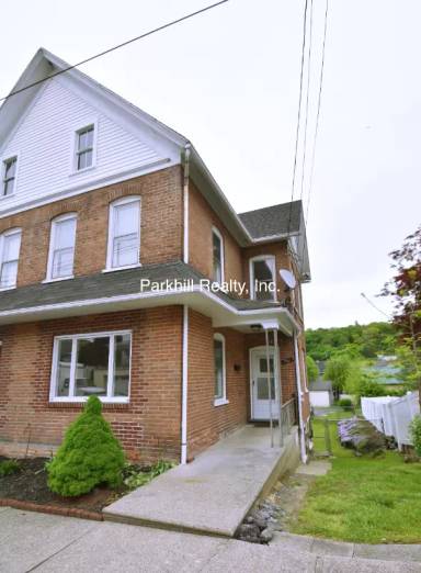 Main picture of 221 S 2nd St