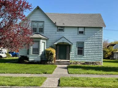 Main picture of 413 E 6th St