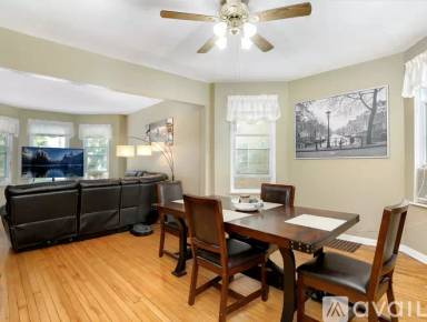 Main picture of 4631 W Warwick Ave