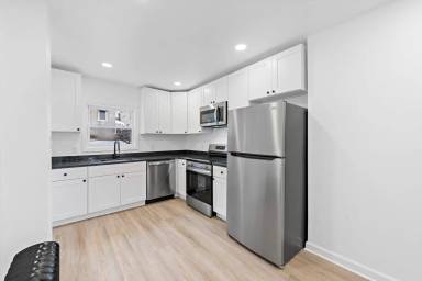 Main picture of 348 N 1st St