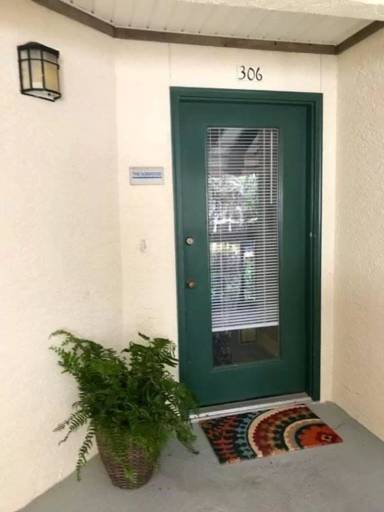 Main picture of 306 Southlake Ct