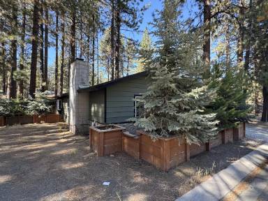 Main picture of 3625 Spruce Ave