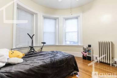 Main picture of 1477 Beacon St