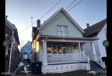Main picture of 32 Pershing Ave