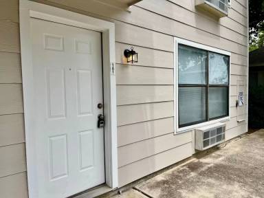 Main picture of 701 W Sycamore St