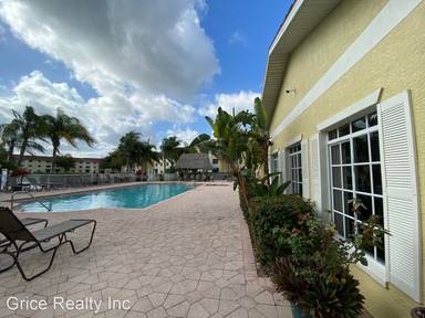 Main picture of 8284 Key Royal Cir