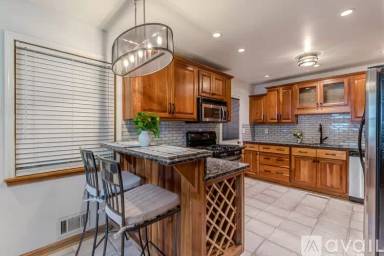 Main picture of 2728 Humphries St