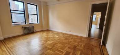 Main picture of 115 E 92nd St