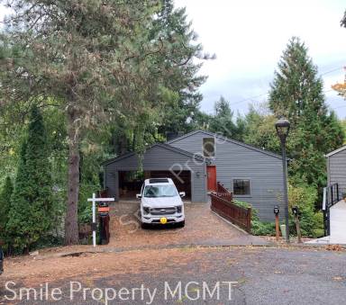 Main picture of 4 Adams Ct