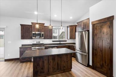 Main picture of 4046 Snowberry Ave