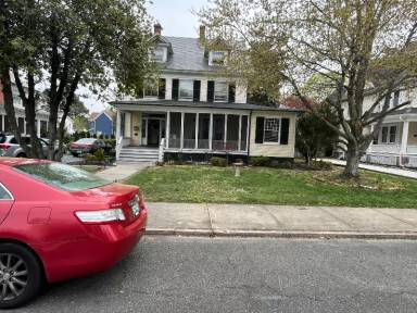 Main picture of 310 Oakley St