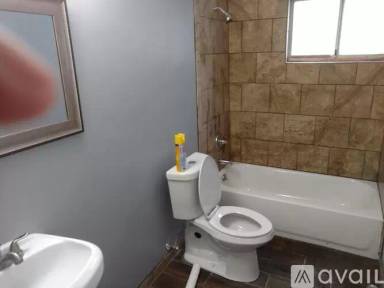 Main picture of 194 Parkdale Ave